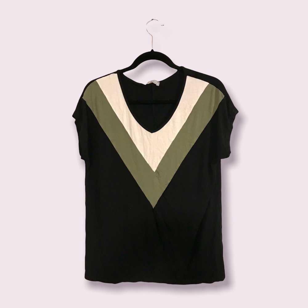 🌟SALE 2/$10.00‼️ MILAN KISS Women’s Black/Olive Color Block Tee size M